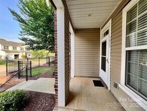 142 Silverspring Pl in Mooresville, NC - Foto de edificio - Building Photo