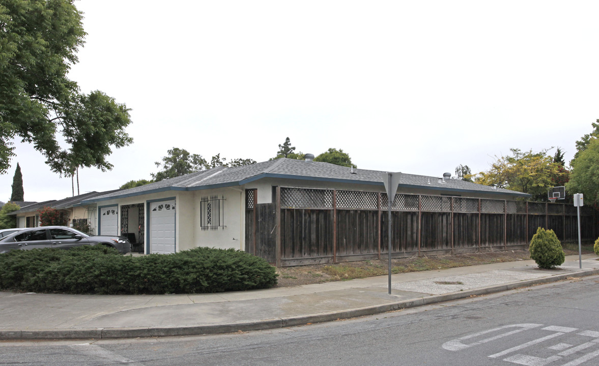 5825-5827 Hillview Ave in San Jose, CA - Building Photo