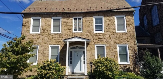 property at 20 W 6th Ave