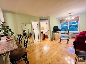 345 E 54th St, Unit 1J in New York, NY - Building Photo - Building Photo