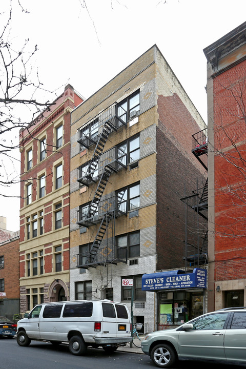 402 E 80th St in New York, NY - Building Photo