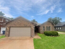 115 N Capitol St in Guthrie, OK - Building Photo