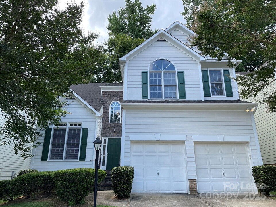 1928 Dearmon Dr in Charlotte, NC - Building Photo