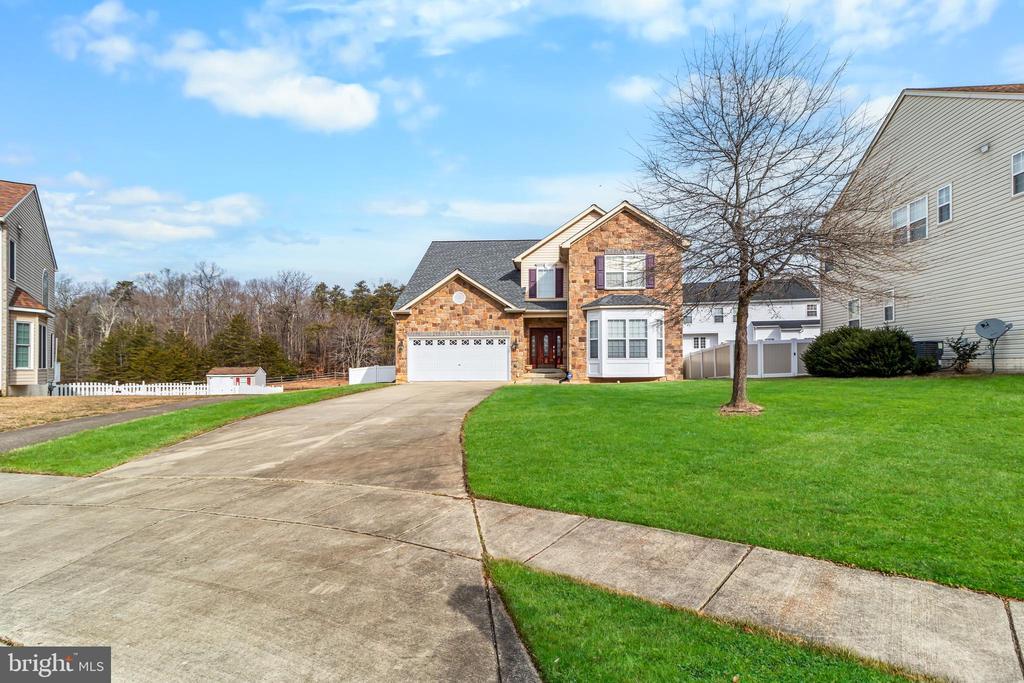 8920 Flour Ct in Waldorf, MD - Foto de edificio