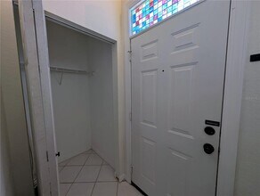 10536 Windsor Lake Ct in Tampa, FL - Building Photo - Building Photo