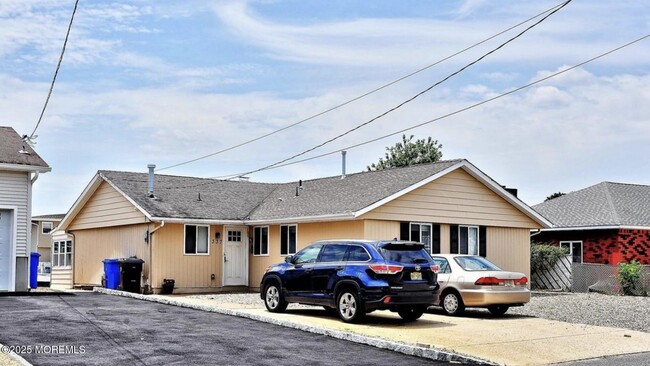 337 Cheryl Dr in Toms River, NJ - Building Photo - Building Photo