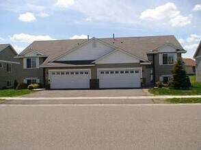 402 Meadow Ln in Somerset, WI - Building Photo - Building Photo