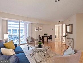 7500 Woodmont Ave, Unit #S510 in Bethesda, MD - Building Photo - Building Photo