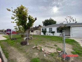 717 30th St in Bakersfield, CA - Building Photo