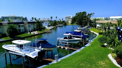 11650 Capri Cir S in Treasure Island, FL - Building Photo - Building Photo