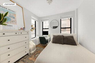 349 W Broadway in New York, NY - Building Photo - Building Photo