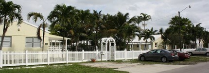 1815-1825 McKinley St in Hollywood, FL - Foto de edificio - Building Photo