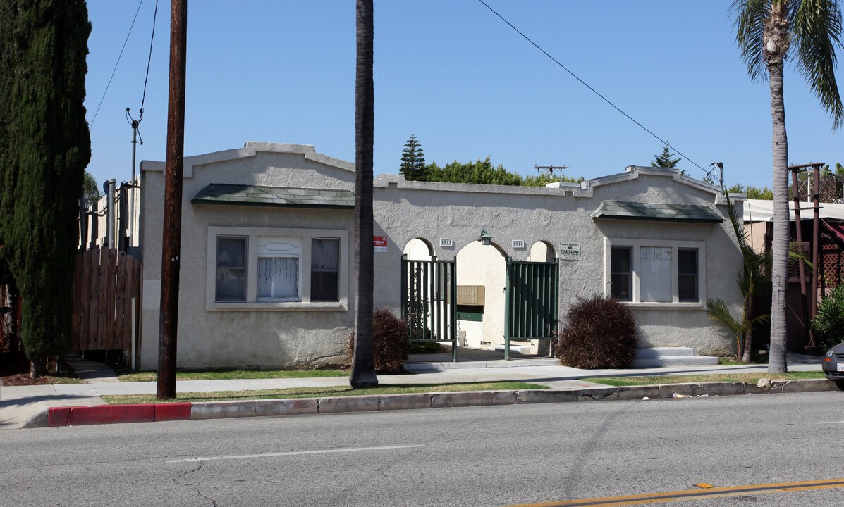1913 E Broadway in Long Beach, CA - Building Photo