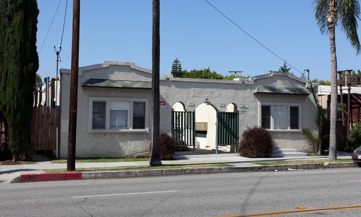 1913 E Broadway in Long Beach, CA - Foto de edificio