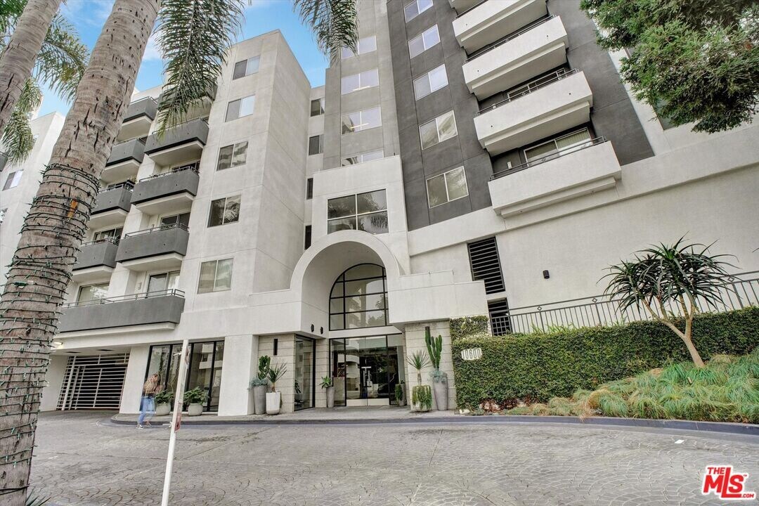 10600 Wilshire Blvd in Los Angeles, CA - Building Photo