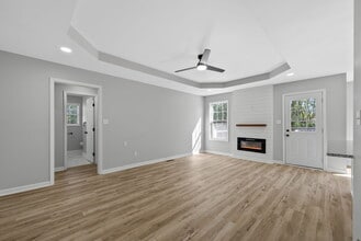 8635 Kingman Ct in Oak Grove, KY - Building Photo - Building Photo