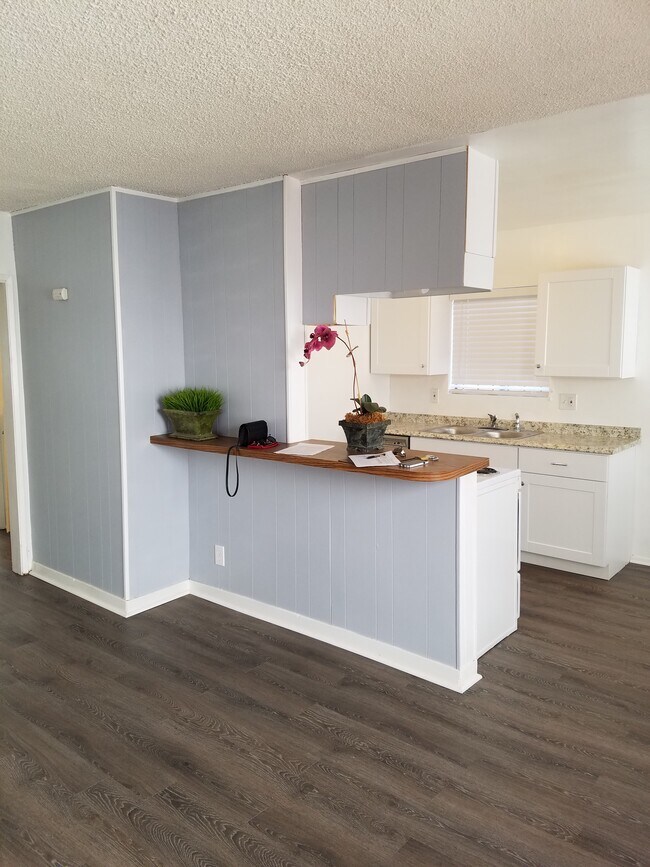 2107 Earl Ave in Long Beach, CA - Building Photo - Building Photo
