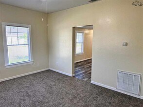 1652 Collins Ave in Wichita Falls, TX - Building Photo - Building Photo