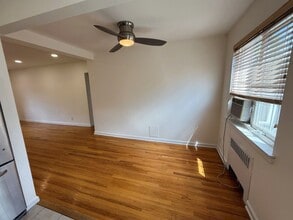 14 Nathan Hale Dr, Unit 60A in Huntington, NY - Foto de edificio - Building Photo