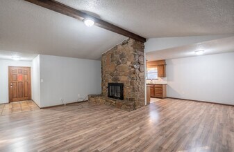 1100 W Queens St in Broken Arrow, OK - Building Photo - Building Photo