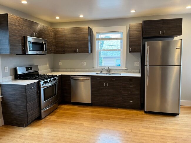 64 Pitman St, Unit 2R