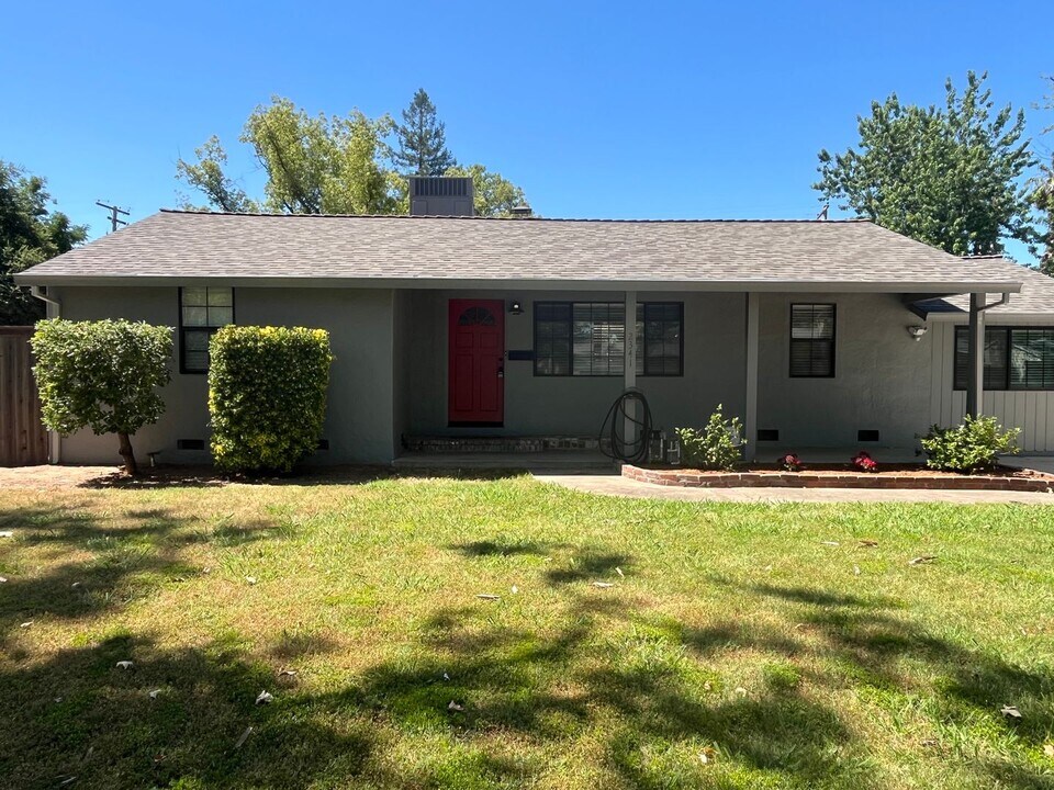2341 St Francis Dr in Sacramento, CA - Building Photo