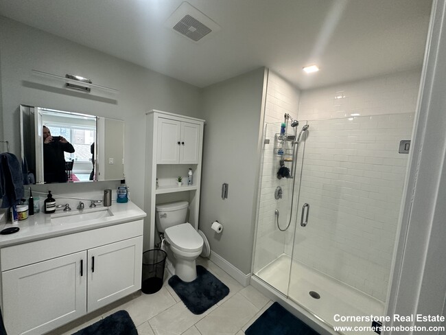 206 Old Colony Ave, Unit 4