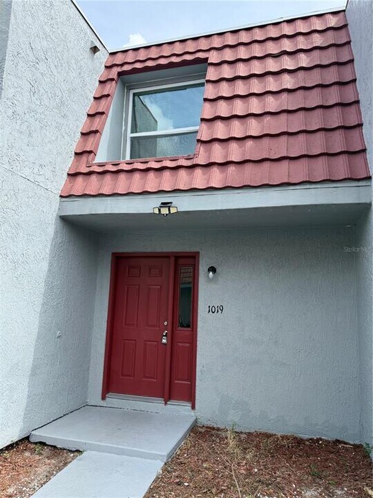 1015 W Sumner St in Kissimmee, FL - Building Photo