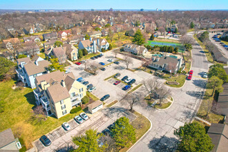 Hunters Pointe in Overland Park, KS - Building Photo - Building Photo