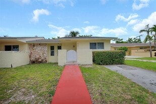 9241 SW 204th Terrace in Cutler Bay, FL - Building Photo