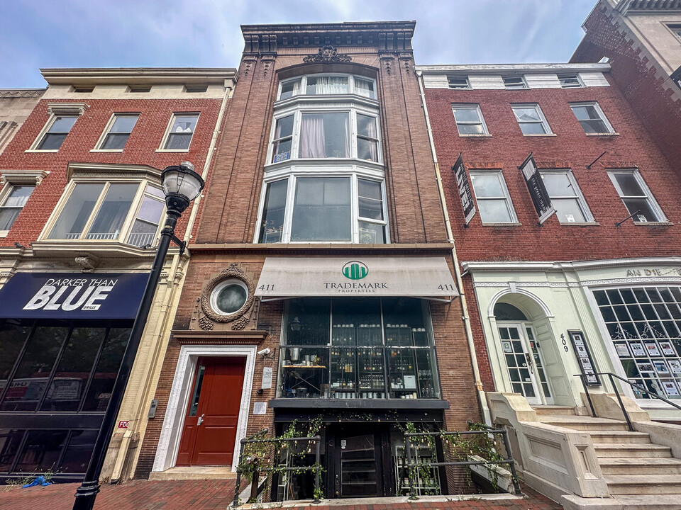 411 N Charles St in Baltimore, MD - Building Photo