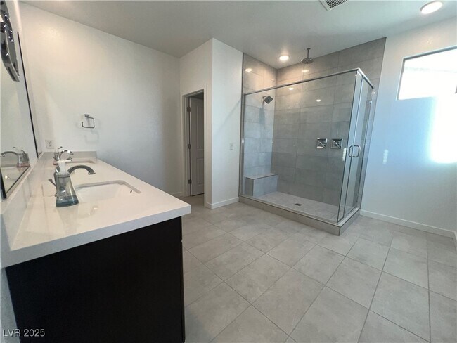 property at 549 Everett Ridge Ave