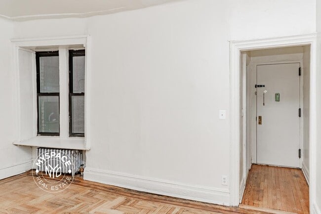 374 E 49th St, Unit A4 in Brooklyn, NY - Building Photo - Building Photo