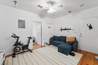 693 Bergen Ave in Jersey City, NJ - Building Photo - Building Photo