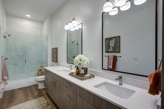 The Flynn at Live Oak in Dallas, TX - Foto de edificio - Building Photo