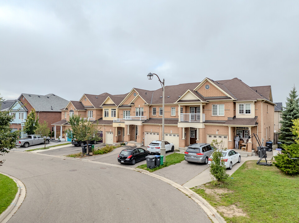 26-36 Evanwood Cres in Brampton, ON - Building Photo