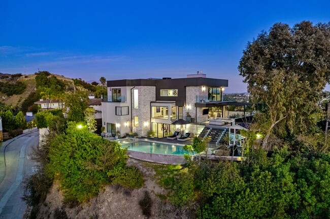 property at 2251 Maravilla Dr