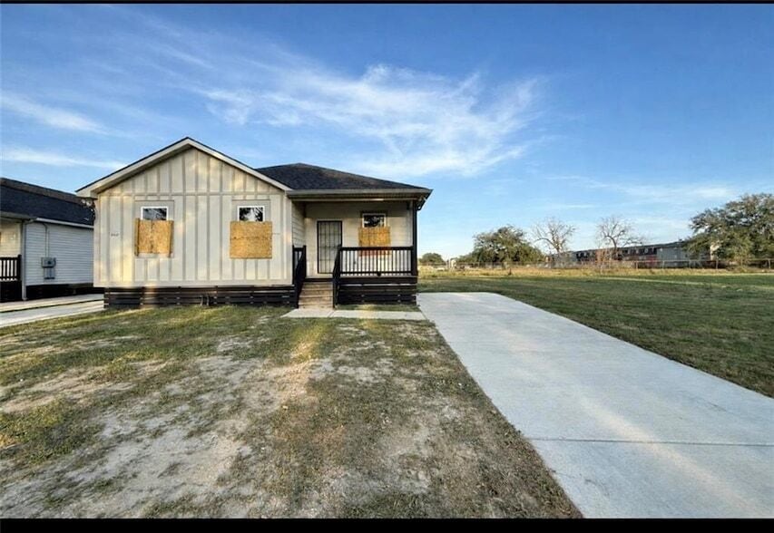 7935 Read Blvd in New Orleans, LA - Building Photo