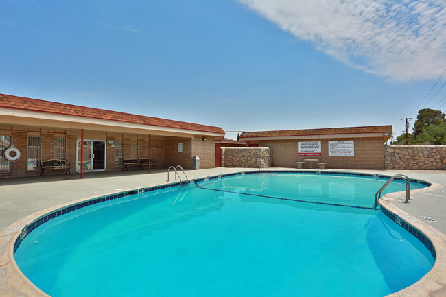 Maximus Apartments in El Paso, TX - Building Photo - Other