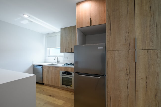 2240 Delaware Ave in Santa Monica, CA - Building Photo - Building Photo