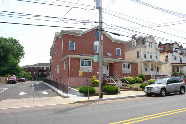 116 W Grand St in Elizabeth, NJ - Foto de edificio - Building Photo