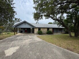 301 Mesa Dr in Wimberley, TX - Building Photo