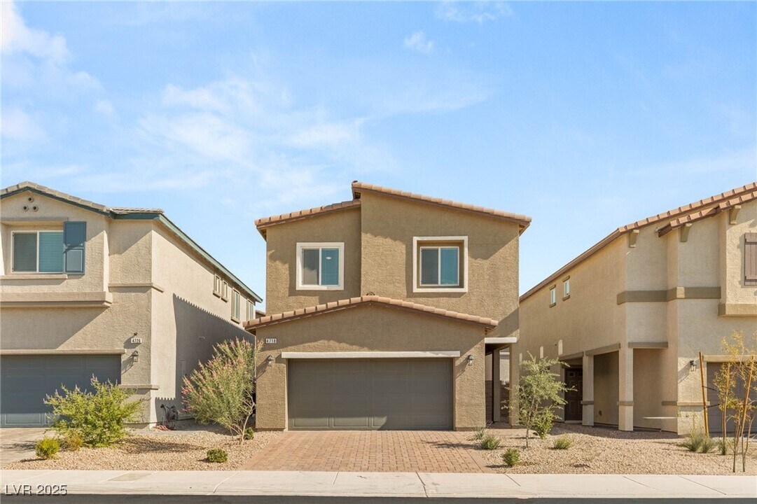 4718 Arctic Clfs Ave in Las Vegas, NV - Building Photo
