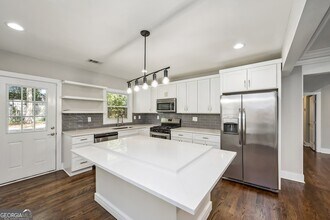 2775 Glenvalley Dr in Decatur, GA - Building Photo - Building Photo