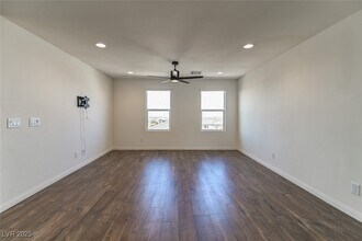 1349 Jewelstone Cir in Henderson, NV - Building Photo - Building Photo