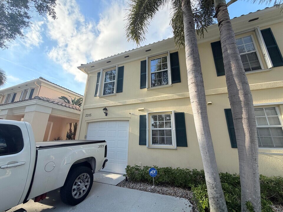 2205 Telogia Ct in West Palm Beach, FL - Building Photo