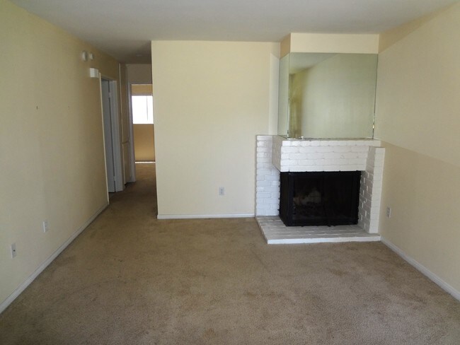 1075 Agate St-Unit -Unit C in San Diego, CA - Foto de edificio - Building Photo