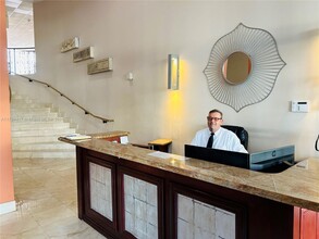5825 Collins Ave, Unit 11E in Miami Beach, FL - Building Photo - Building Photo