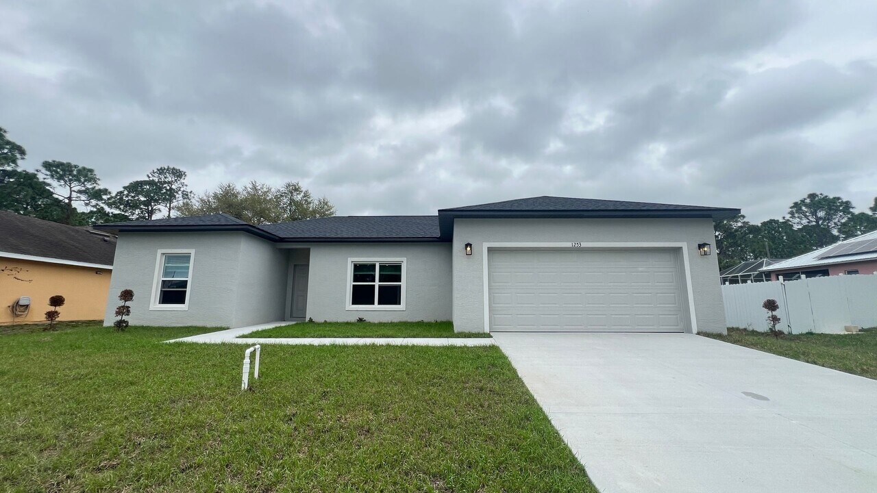 1253 Gerrity St SW in Palm Bay, FL - Building Photo
