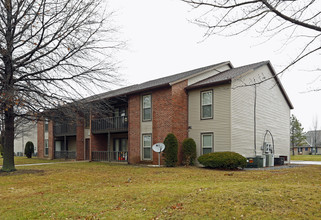 Foxrun Apartments in Findlay, OH - Building Photo - Building Photo